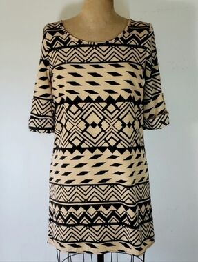 Charlotte Russe Size S Dress Mini Shift Rolled Elbow Sleeve Scoop Neck Geometric